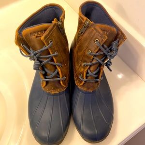 Women’s Sperry tie up boots with side zipper